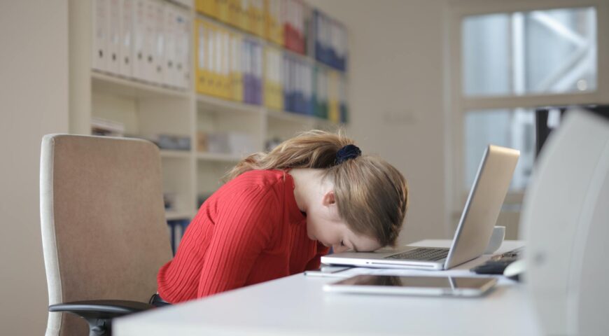 7 Adviezen om de impact van slaapproblemen op verzuim te beperken